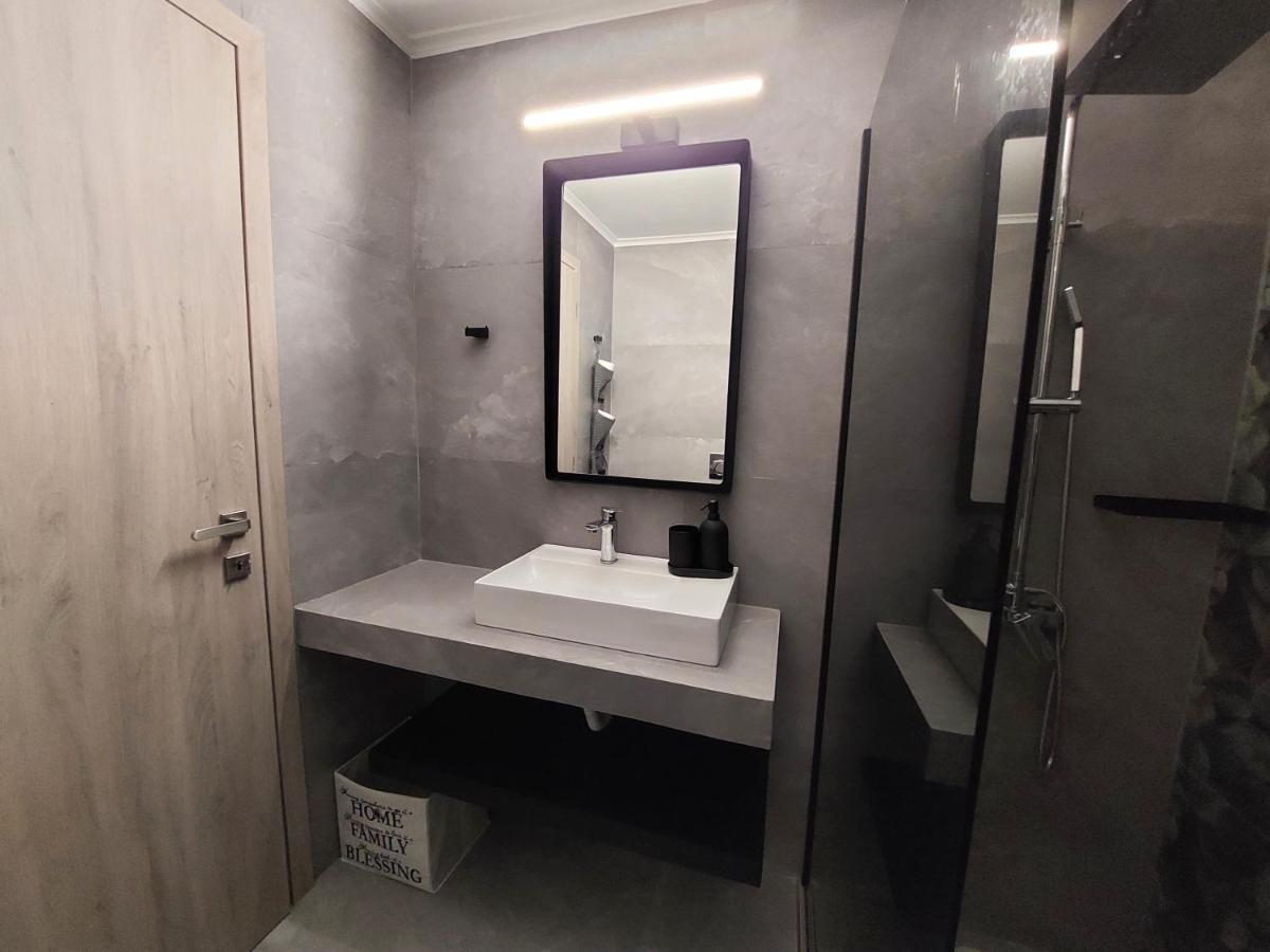 Christellie Luxury Apartment Kiáton Екстериор снимка