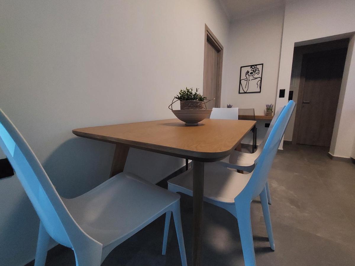 Christellie Luxury Apartment Kiáton Екстериор снимка