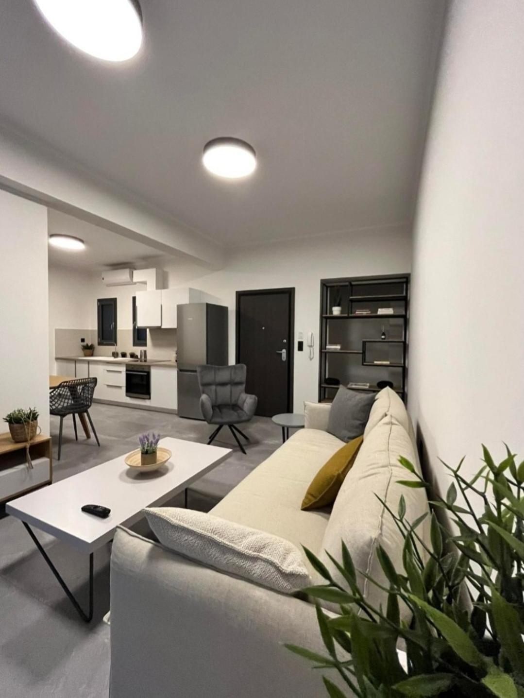 Christellie Luxury Apartment Kiáton Екстериор снимка