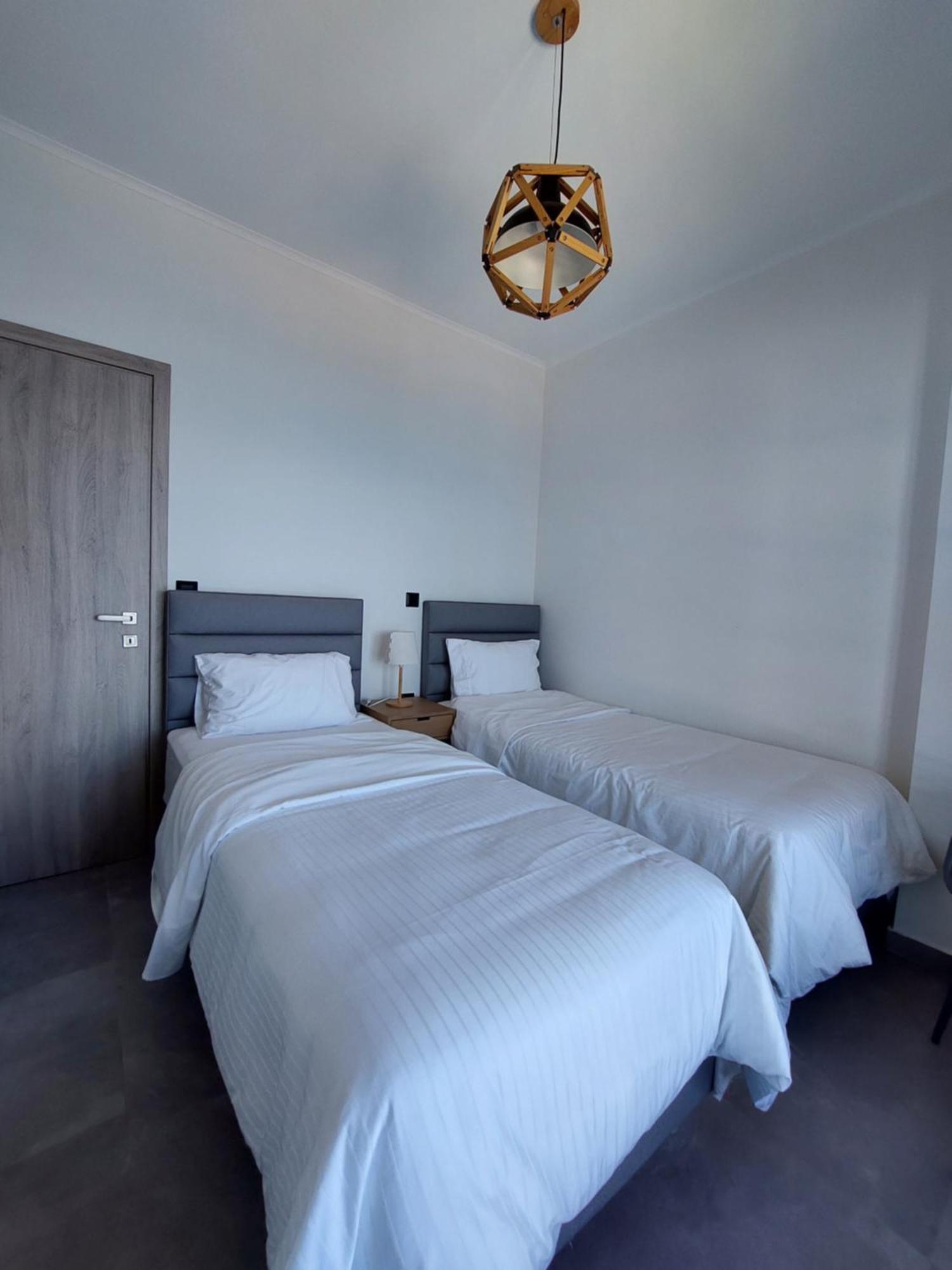 Christellie Luxury Apartment Kiáton Екстериор снимка