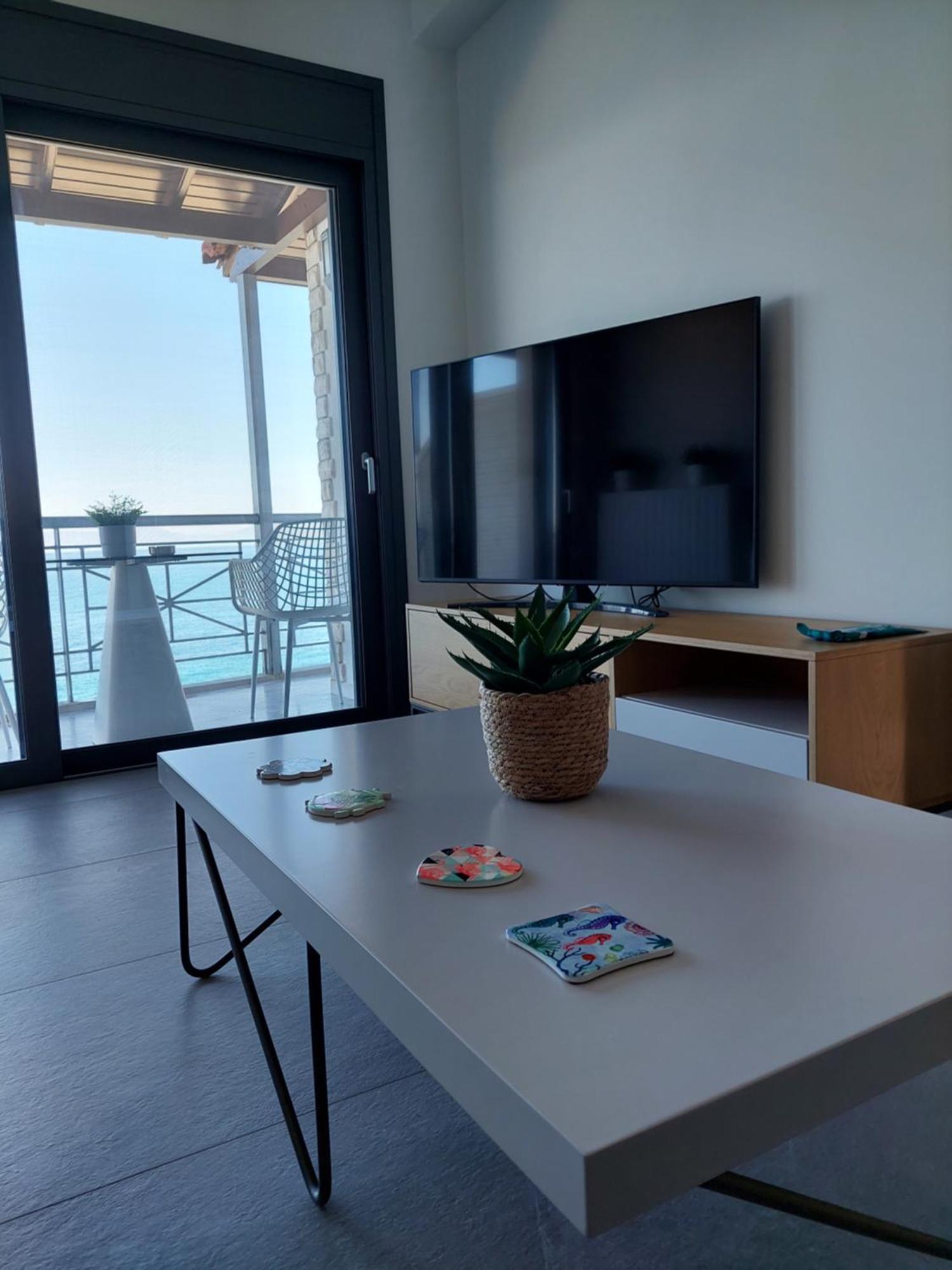 Christellie Luxury Apartment Kiáton Екстериор снимка