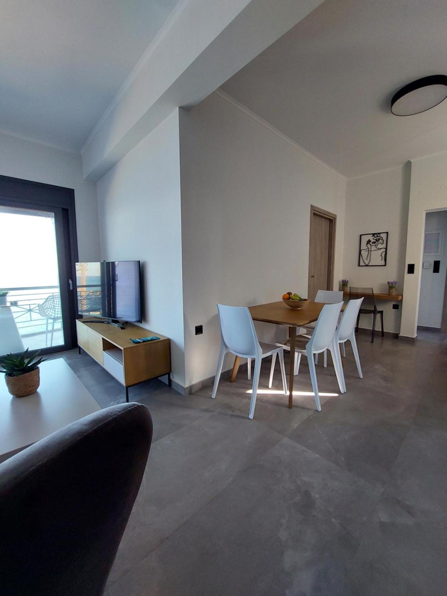 Christellie Luxury Apartment Kiáton Екстериор снимка