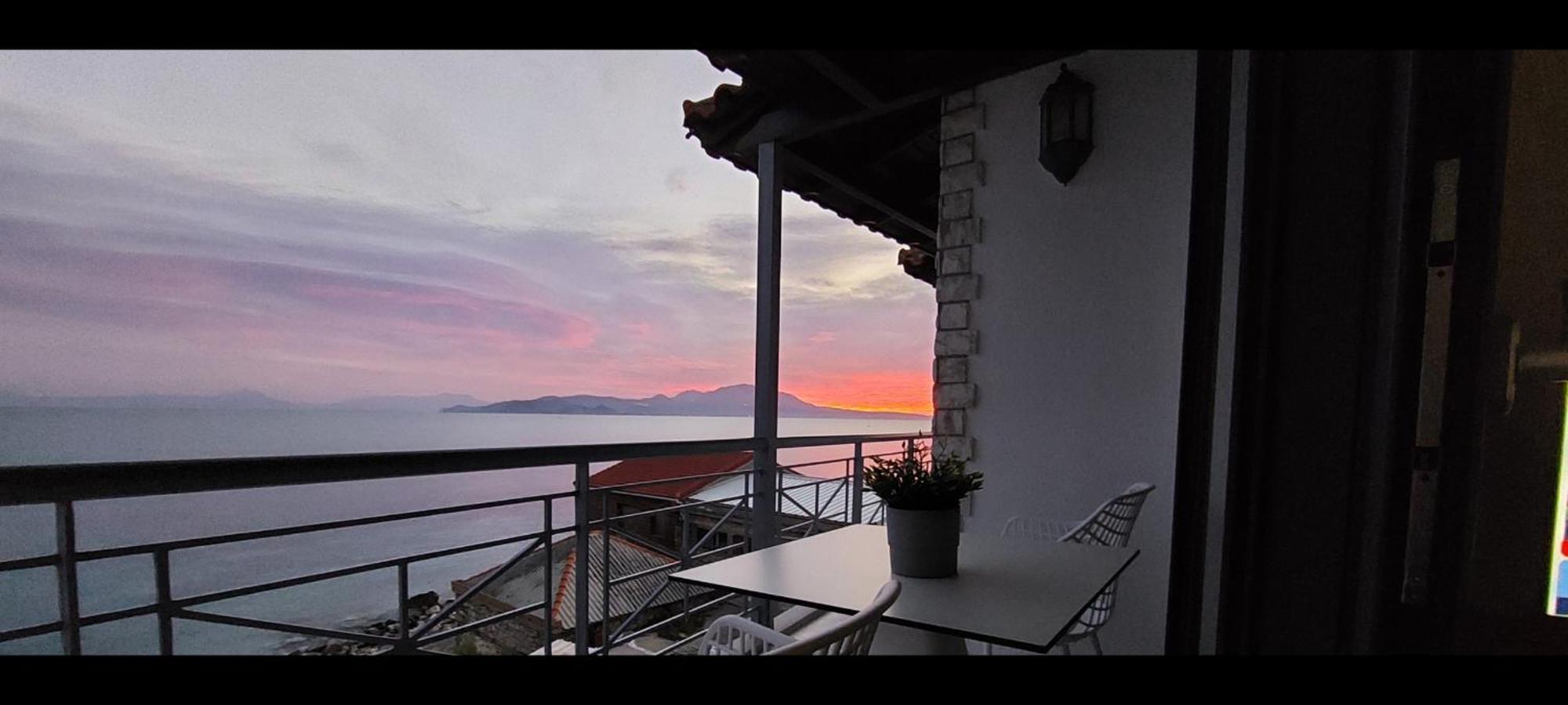 Christellie Luxury Apartment Kiáton Екстериор снимка