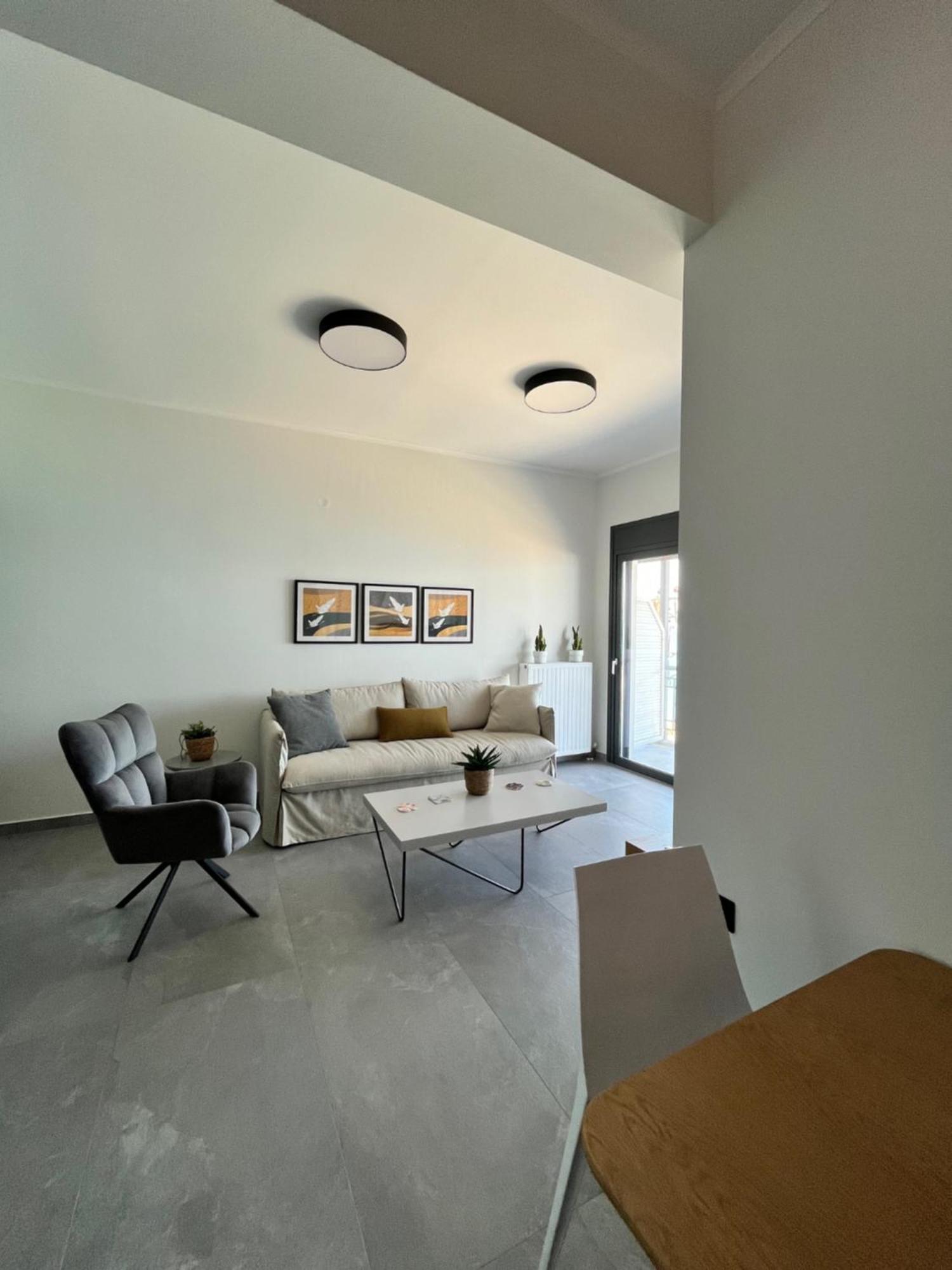 Christellie Luxury Apartment Kiáton Екстериор снимка